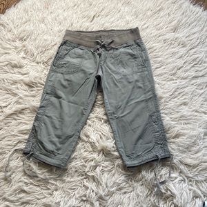 Woman dark green capri pants medium